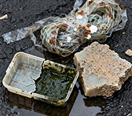 Dirty plastic trimmings and scraps