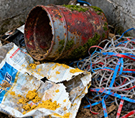 Dirty plastic trimmings and scraps