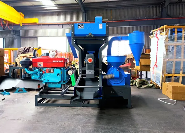 Roller rice milling and crushing combined machine